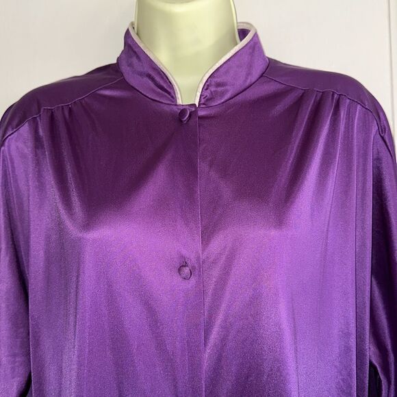 Vintage Vanity Fair purple nylon long button front short sleeve collarless robe - Picture 3 of 9